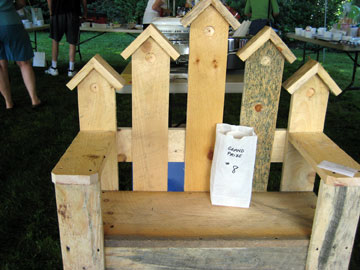 Birdhouse bench